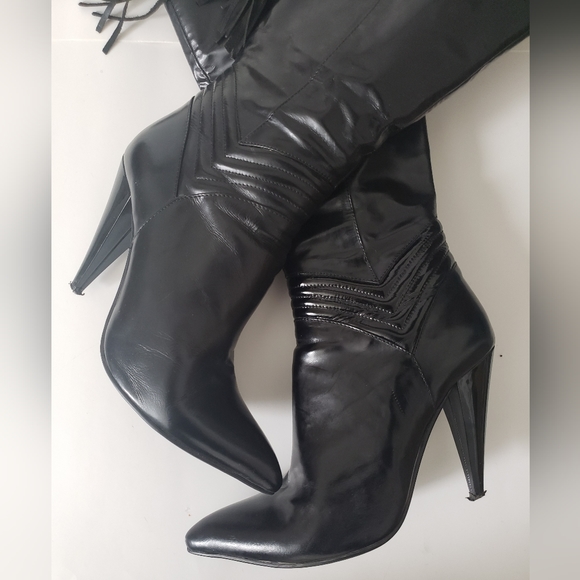 Laura Biagiotti | Leather Boots with Tassels - Picture 4 of 16